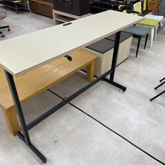 ◇ドリーム尼崎1号館◇【ジモティー割引対象商品】関家具 コンセント付きテーブル ハイタイプの画像