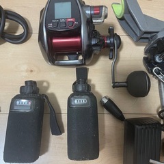 写真通り。電動リールとバッテリー2個。　の画像