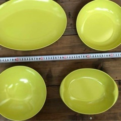 ヴィンテージ　プラスチック食器セットの画像
