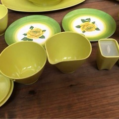 ヴィンテージ　プラスチック食器セットの画像