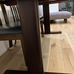 ダイニングテーブルの画像