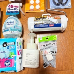 日用品 まとめて ファブリーズ キッチンバサミ ジッパーバック 菜箸 キッチンクロス 爪楊枝 トイレ消臭剤 トイレクイックル ソープティズペンサー とう等 の画像