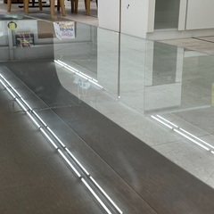 ◇ドリーム尼崎1号館◇【ジモティー割引対象商品】ガラスセンターテーブルの画像