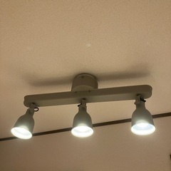 IKEA 3灯スポットライト リモコン・電球ありの画像