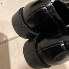 CHARLES & KEITH ブラックローファーの画像