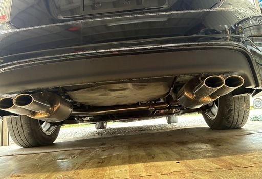 30プリウス　ガナドール4本出しマフラー