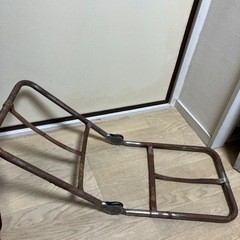 座椅子の金属部分（構造部分）だけの画像