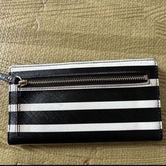 ケイトスペードのながさい長財布の画像