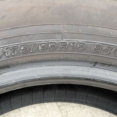 工賃込み　２０２３年ヨコハマ製冬タイヤ　１７５／６５Ｒ１５　４本セットの画像