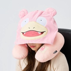 ポケモン フード付ネックピロー ヤドン | ポケットモンスター gowell ゴーウェル クッション トラベルクッション 折りたたみ ネッククッション 枕 出張 旅行 新幹線 飛行機 機内 ドライブ 便利グッズ トラベルグッズ 旅行用品 旅行グッズ 推し活 推しポケの画像