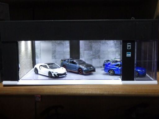トミカガレージ（NSX１台付属）＆トミカ４台