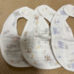 アカチャンホンポ　ベビー
スタイ3枚セットの画像