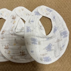 アカチャンホンポ　ベビー
スタイ3枚セットの画像