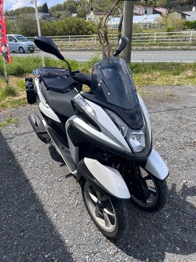 目立ち　冬道安定！ヤマハ　トリシティ125 美品