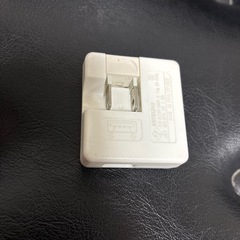 セット購入限定　au 共通ACアダプタ03（純正品）の画像