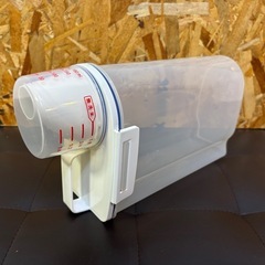 密閉型ライスストッカー（容量2kg）の画像