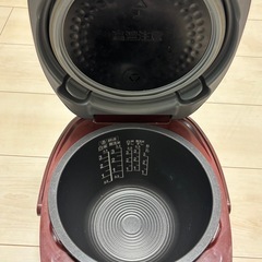 TOSHIBAの3.5号炊き炊飯器(赤)の画像