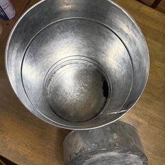 昭和レトロブリキ缶入れ物の画像
