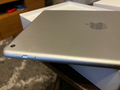 送料無料　iPad 第6世代 9.7インチ WiFiモデル