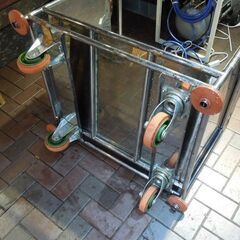 業務用 ディッシュワゴン 傾斜型 ステンレス製 食器運搬 食器ディスペンサー カートワゴン ホテル 宴会場  札幌市 東区 新道東店の画像