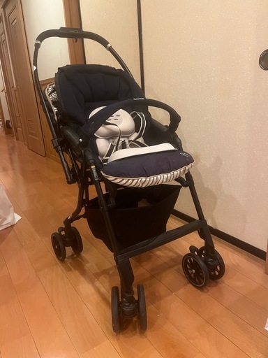 コンビ　ベビーカー　メチャカルハンディ　オート4キャス