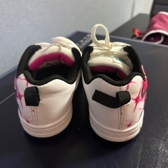 子供　スニーカーの画像