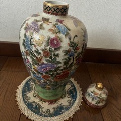 🌹豪華な蓋付き壺🌹の画像