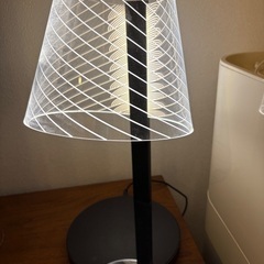 デスクランプ　LED 18パターン点灯 人感センサー搭載　ワイヤレスQi急速充電 の画像