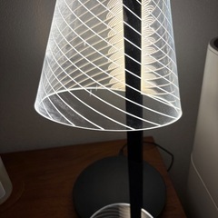 デスクランプ　LED 18パターン点灯 人感センサー搭載　ワイヤレスQi急速充電 の画像