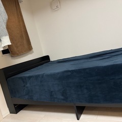 セミダブルベッド　黒　コンセント収納付き　マットレス付きの画像