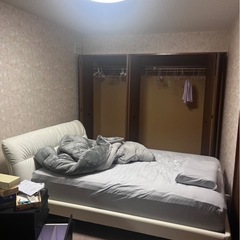 ダブルベッドフレームの画像