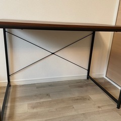 作業デスクの画像