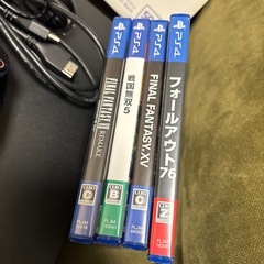 PS4本体＋ソフト4本セットの画像