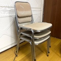 ヴィンテージ スタッキングチェアの画像