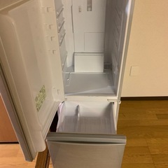 【緊急のため格安】2016年製　SHARP冷蔵庫　170Lの画像