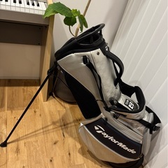 TaylorMade Q I10 キャディバッグ シルバー/ネイビー新品フード付の画像