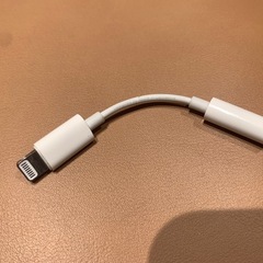 Apple純正 Lightning - 3.5mmヘッドフォンジャックアダプタの画像