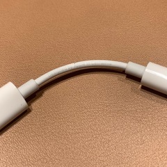 Apple純正 Lightning - 3.5mmヘッドフォンジャックアダプタの画像