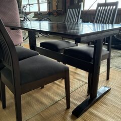 ダイニングテーブルセット四脚つきの画像