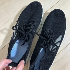 スニーカー　スリッポンの画像