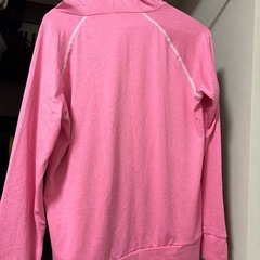 レディース ピンク スポーツセットアップ（半袖＋フード付きパーカー）中古
の画像
