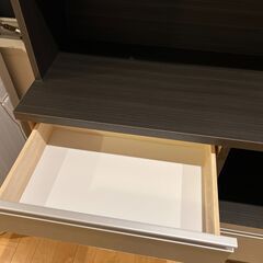 【美品】おしゃれなツートンカラーのキッチンボード（食器棚）の画像