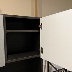 【美品】おしゃれなツートンカラーのキッチンボード（食器棚）の画像