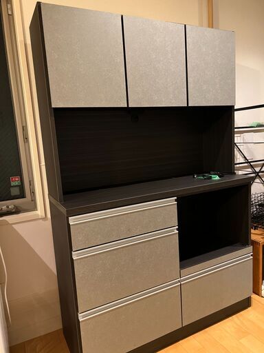 【美品】おしゃれなツートンカラーのキッチンボード（食器棚）