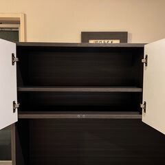 【美品】おしゃれなツートンカラーのキッチンボード（食器棚）の画像