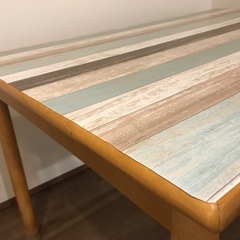 ダイニングテーブルの画像