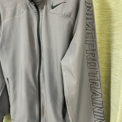 ナイキ PRO TRAINING ナイロンジャケット ジップジャンパー 刺繍ロゴ　 セットアップ グレー　サイズL  ナイキ の画像