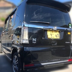 期間限定お買い得車‼️28年N-BOX カスタム　G Lパッケージ　後期　キーフリー　プッシュスタート　パワースライドドア　ナビ　テレビ　バックカメラ　リアサンシェードの画像