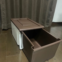 【お洒落ブラウン✨】ニトリの分別◎ペダル式ゴミ箱2個＆スタッキング収納ケース3個セット！新生活にの画像