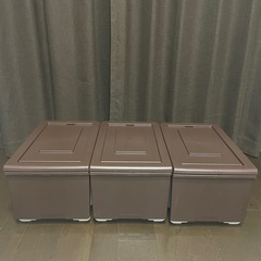 【お洒落ブラウン✨】ニトリの分別◎ペダル式ゴミ箱2個＆スタッキング収納ケース3個セット！新生活にの画像